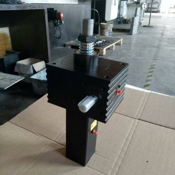 SJB螺旋升降机 减速电机 换向器 传动轴 联轴器 制动器 价格经济