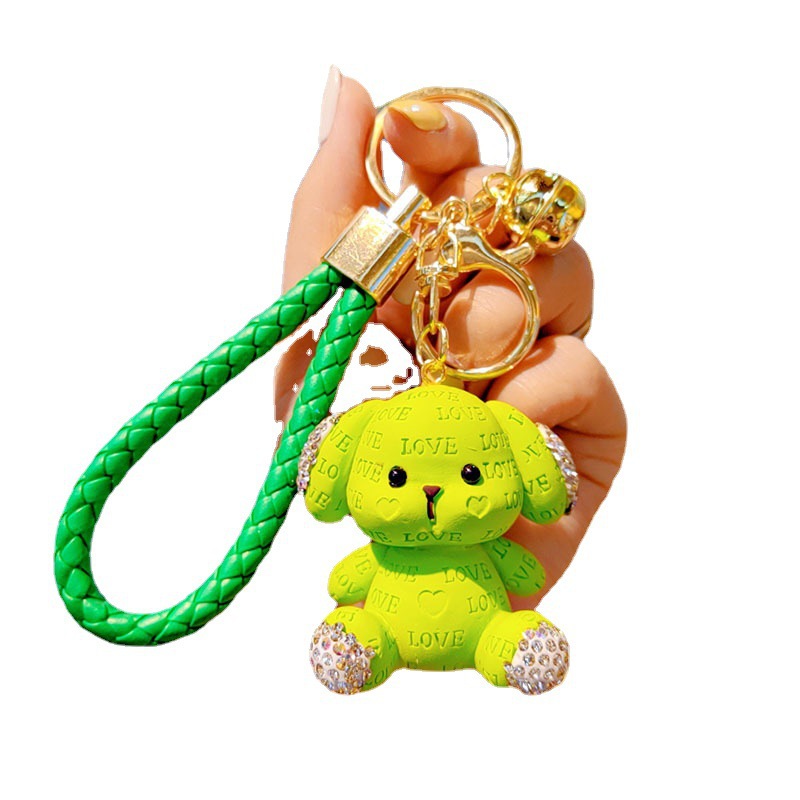 Cute llavero de dibujos animados mujeres diamantes letras perros automóviles colgantes pareja llavero bolsos de estudiantes colgantes al por mayor