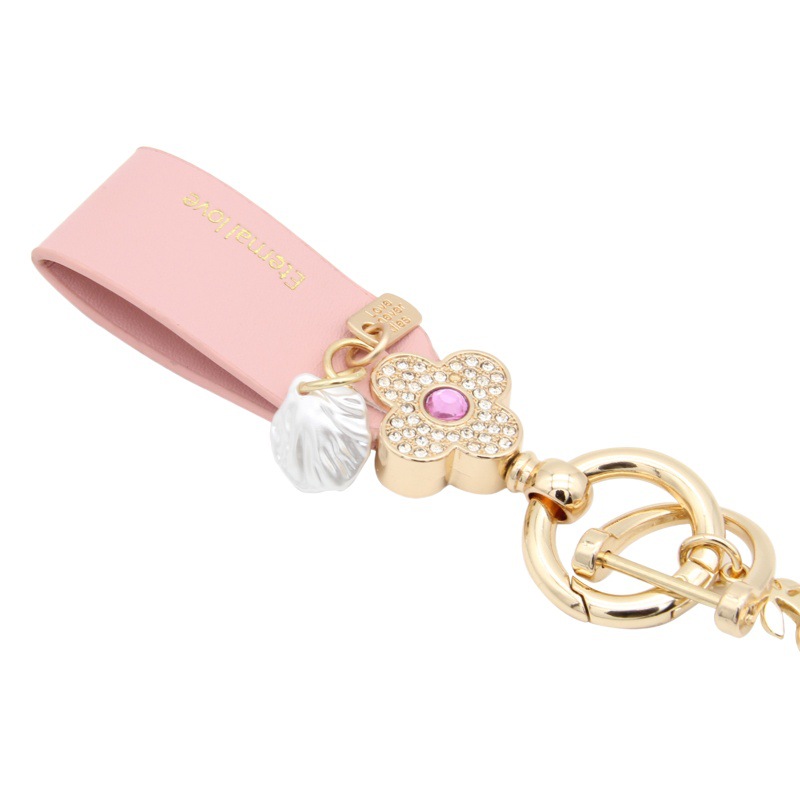 Trébol de estilo francés llavero de coche de piel de oveja llavero de alta gama personalizado simple colgante de flor de diamante de las mujeres