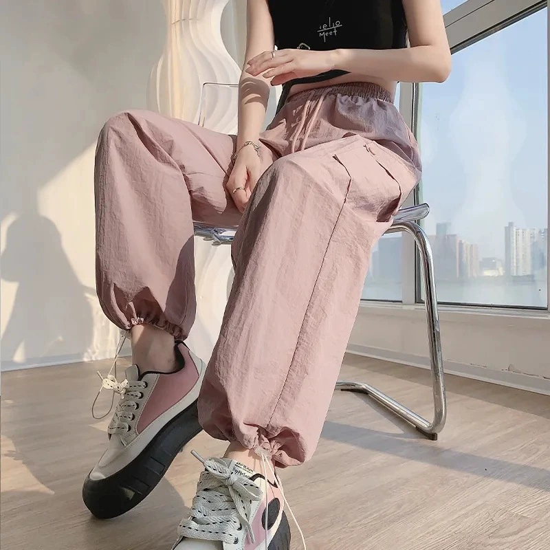 Розовые быстросохнущие женские карго-штаны, летний тонкий стиль 2025, новые широкие брюки с высокой талией в американском миниатюрном стиле из ледяного шелка