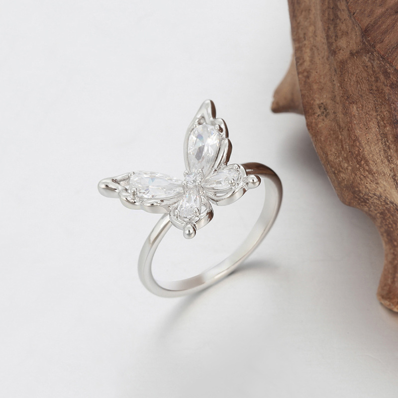 Xuping joyería simple de alto nivel anillo de mariposa nicho diseño ligero de lujo temperamento suave anillo de sellado de viento al por mayor
