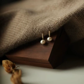 项链;耳钉;戒指