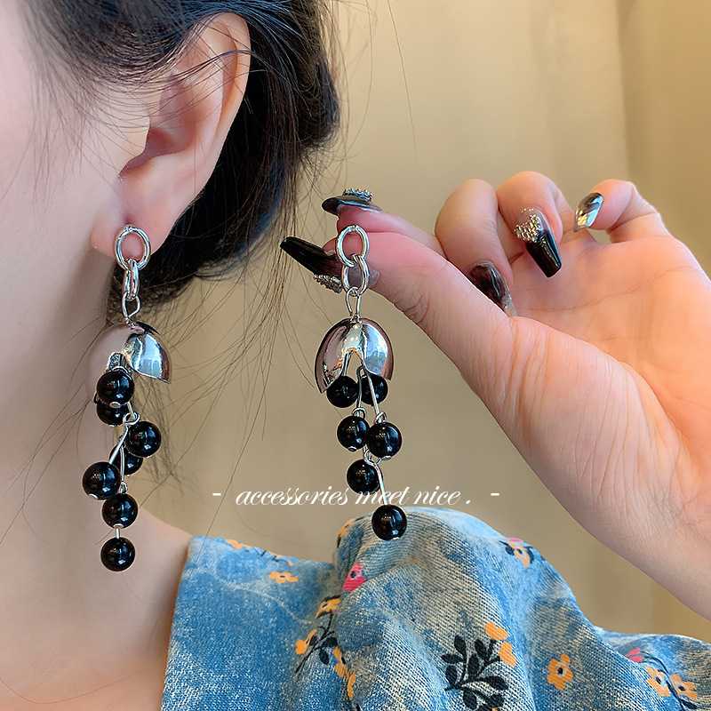 Diseño de nicho de alta gama borla larga sin orejas clip de oreja elegante estilo occidental de las mujeres cara-mirando pequeños nuevos pendientes de moda