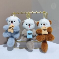 ネットの赤いかわいい萌え水瀬のペンダントのぬいぐるみのぬいぐるみは魚のラッコを抱いて包みます。