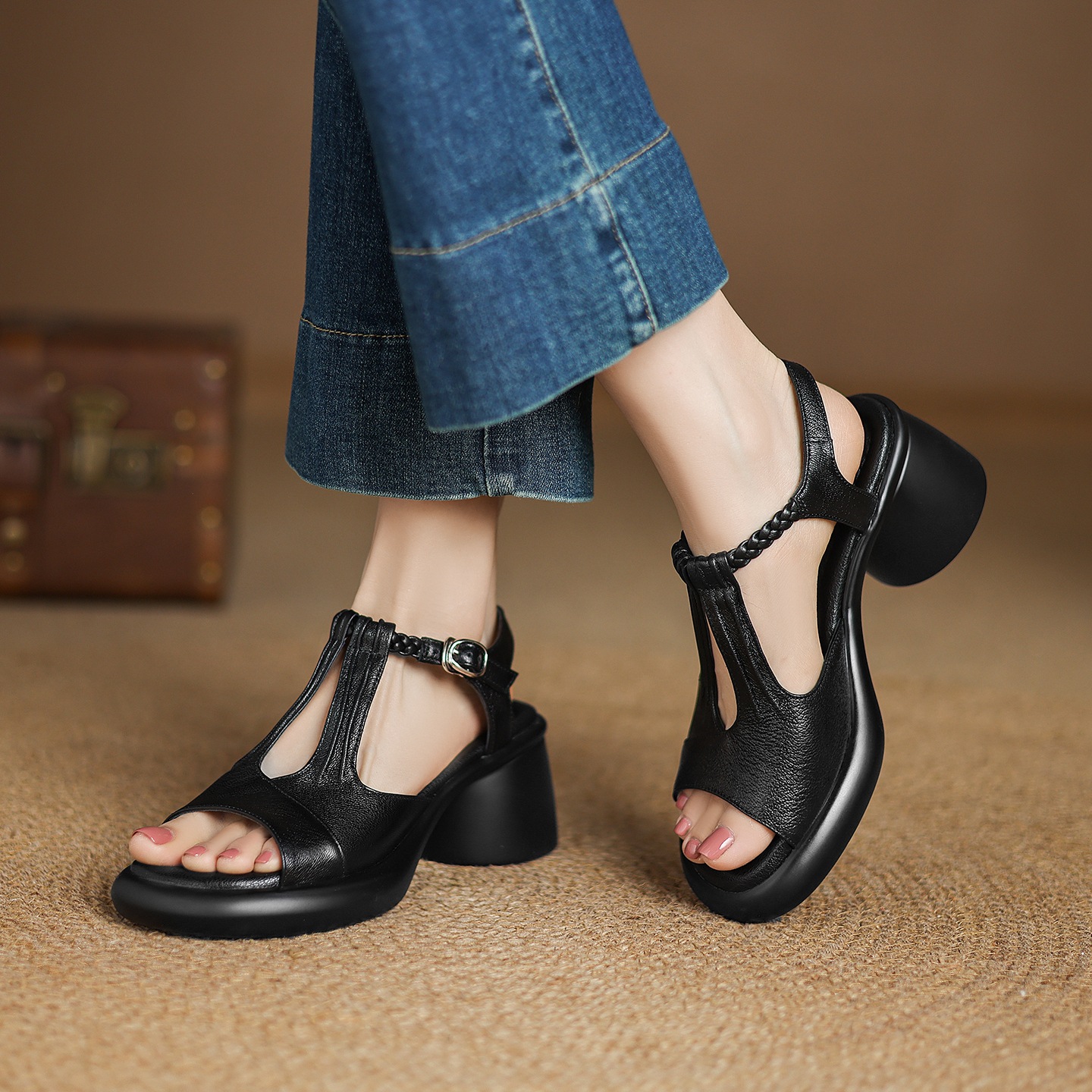 Sandal nữ da cừu mũi cá hở gót, đế dày gót thô 9 cm, quai ngang một dây — đen