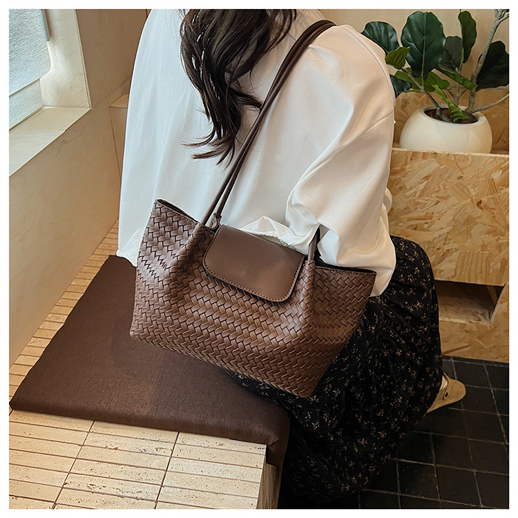 French Style Niche Woven Handbag For Women 2025 New Arrival Luxury Fashion Tote Bag For Work And Commuting - Thumbnail 3