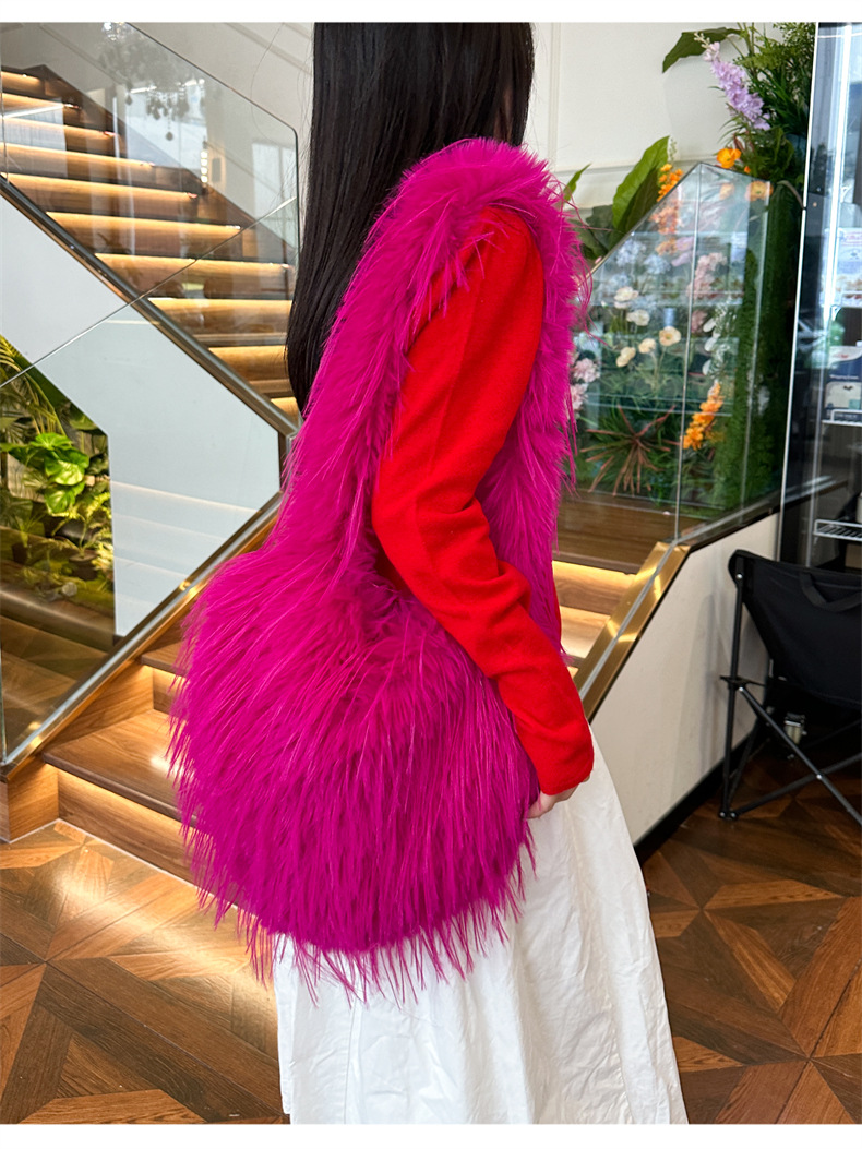 Women's 2024 autumn/winter new tassel heart-shaped fur plush spicy punk style large capacity shoulder bag_voghion.com