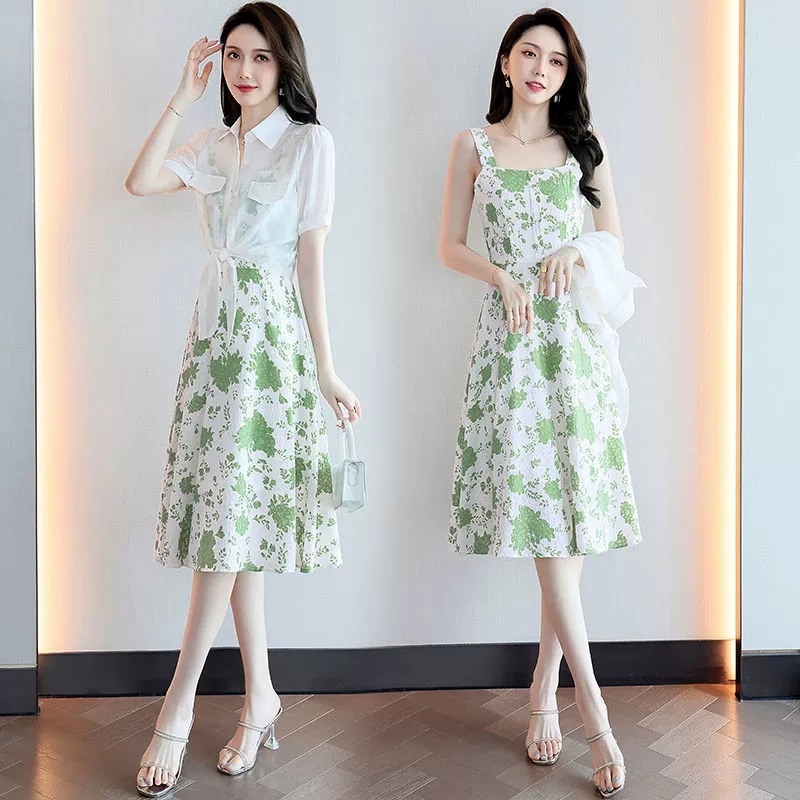 Летний костюм-рубашка для женщин, полный комплект 2025 года, новый стиль, утягивающий талию, модный, омолаживающий, с цветочным принтом и бретелями