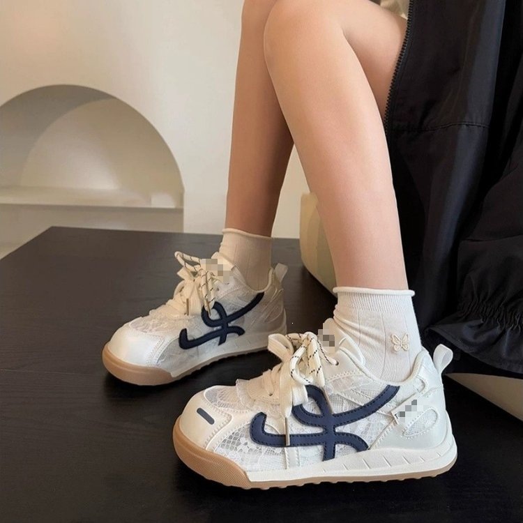 Nuevos zapatos de malla de encaje de verano zapatos deportivos casuales de mujer transpirables delgados zapatos blancos con falda zapatos de mujer con suela gruesa