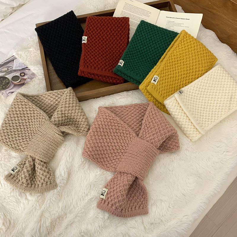 Pequeña bufandas mujeres otoño invierno nuevo estilo coreano todo el tiempo cálido color sólido bufandas rojas de red perezosas lana punto cruzado bucal