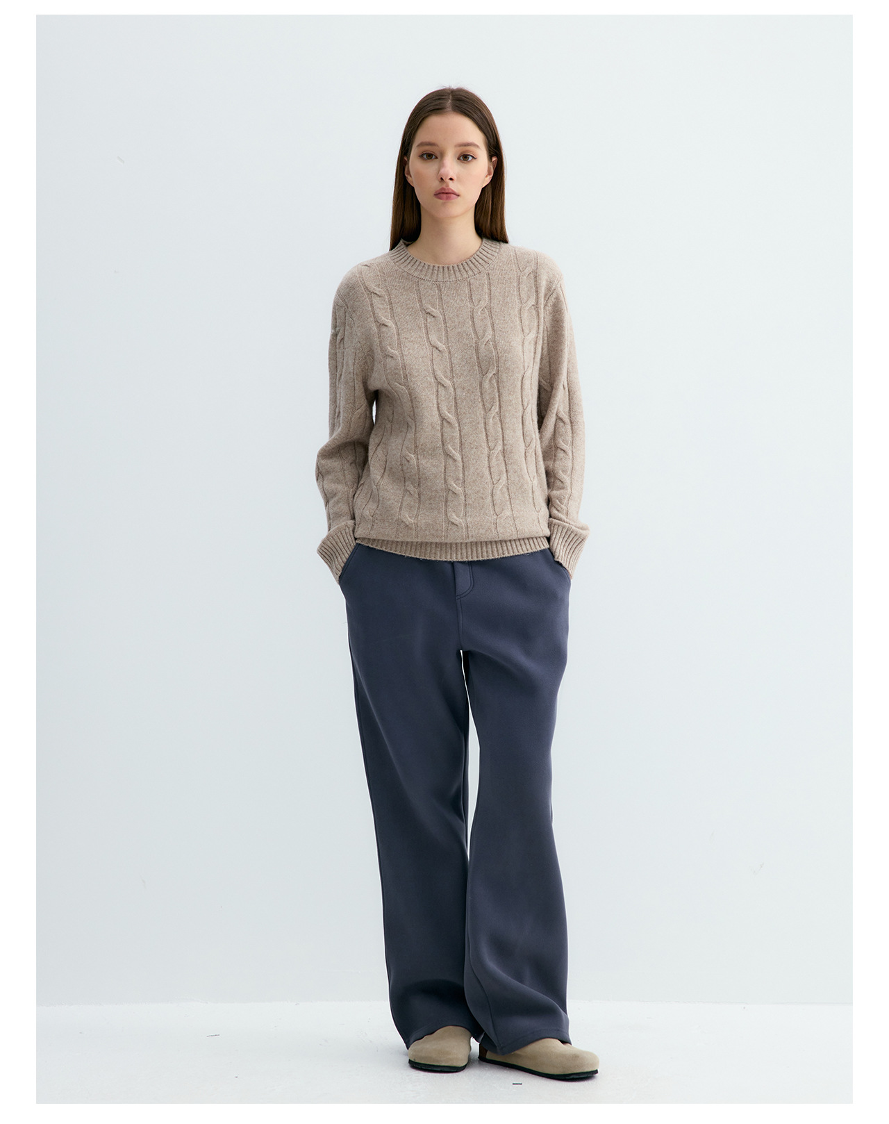 UNF Cable-Knit 405g Crewneck Sweater