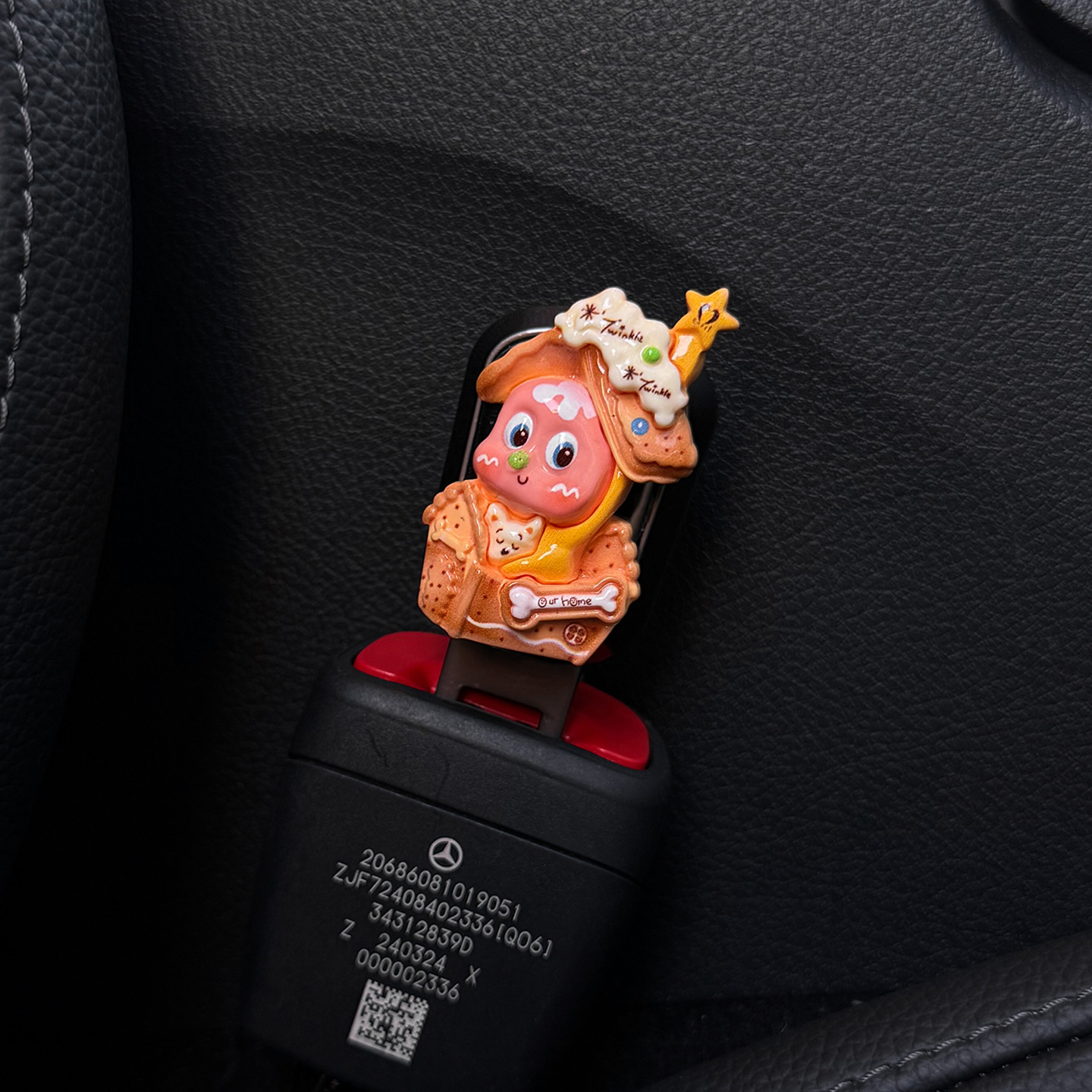 Cute Car Safety Plug with Buckle, Passenger Card Slot Plug, Car Rear Seat Extender Connector, Safety Belt