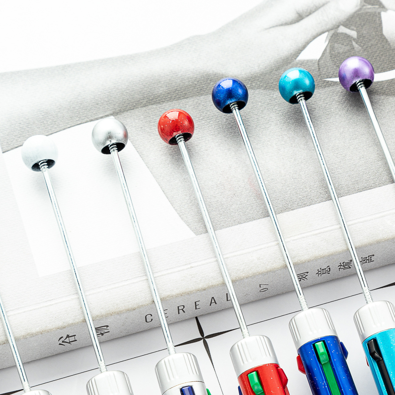 DIY cuatro colores bolígrafo de bola bolígrafo estudiantes papelería multicolor bolígrafo de bolígrafo de marca de línea clave pulsar bolígrafo plástico