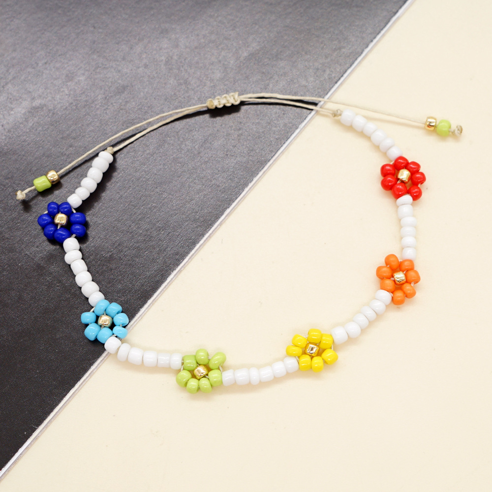 Simple spring and summer bohemian glass hand-beaded daisies bracelet