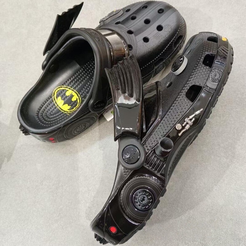 New Batman Winged Car-Themed Parent-Child Sandals, Closed-Toe Flat Casual Clogs, Available for Wholesale and Dropshipping New Batman Winged Car-Themed Parent-Child Sandals, Closed-Toe Flat Casual Clogs, Available for Wholesale and Dropshipping