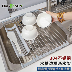 家庭用シンク折りたたみ式多機能水切りラック304ステンレス製ボウルディッシュ水切りラックにスプーンを入れながらスロットに水を滴らせる