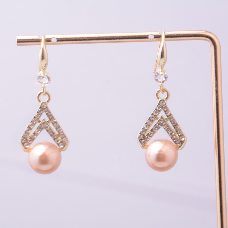 High-End Accessible Luxury Champagne Gold Pearl Earrings Niche Design Retro Unique Earrings Elegant New Trendy Earrings