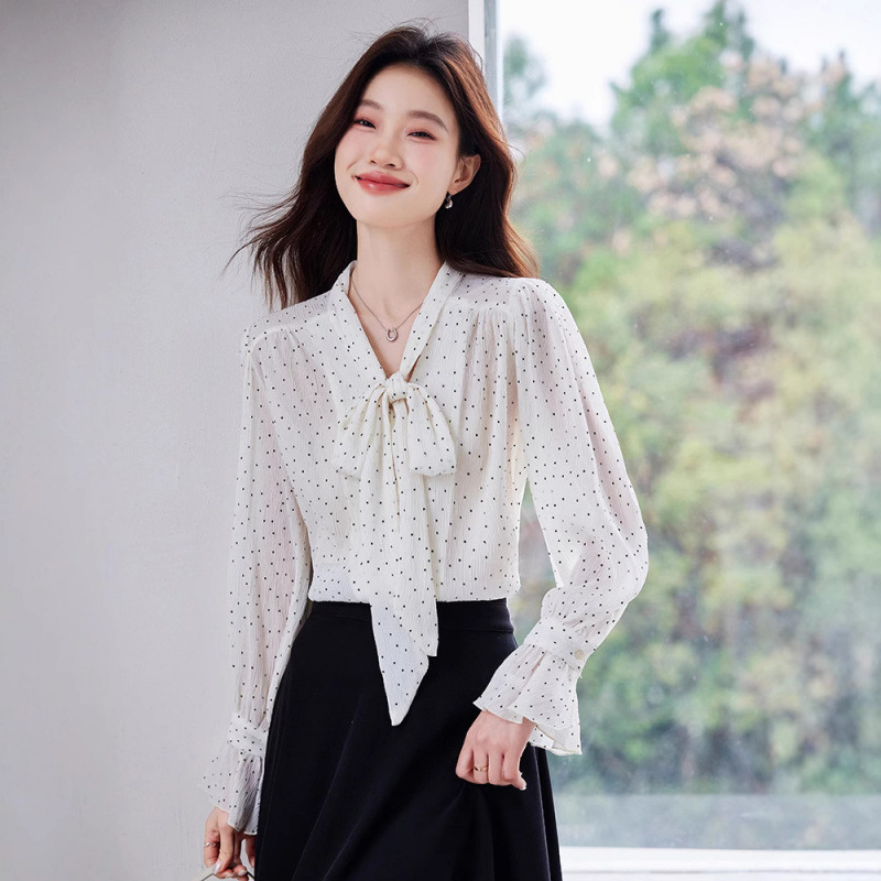 Spring shirt with bow