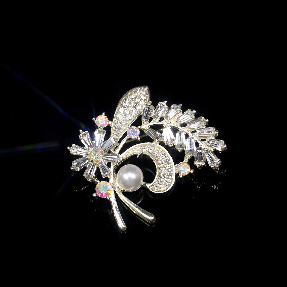 Sophisticated design high-end elegant brooch