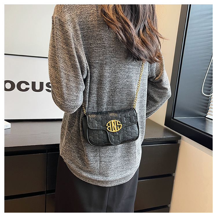 Nuova borsa quadrata piccola in rilievo con trama da donna a catena di marca Xiaoxiang Borsa versatile sotto le ascelle alla moda_voghion.com
