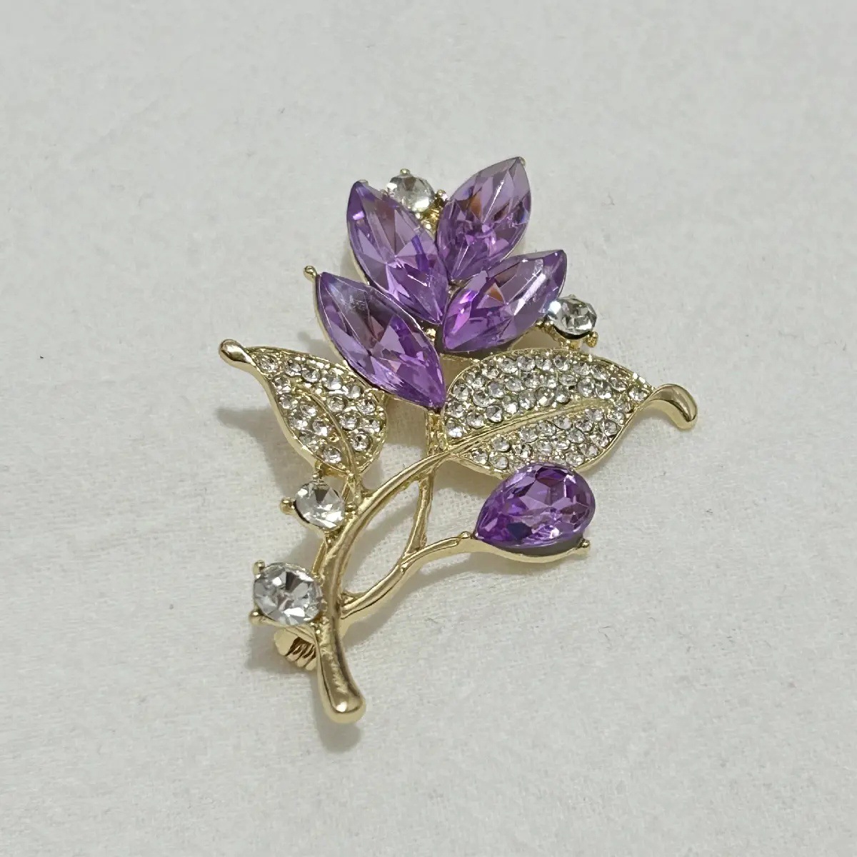 Maple Leaf Brooch, High-End, Light Luxury, Purple, Elegant Orchid Brooch, High-End Elegant Women's Autumn and Winter Fixed Suit Pin Decoration