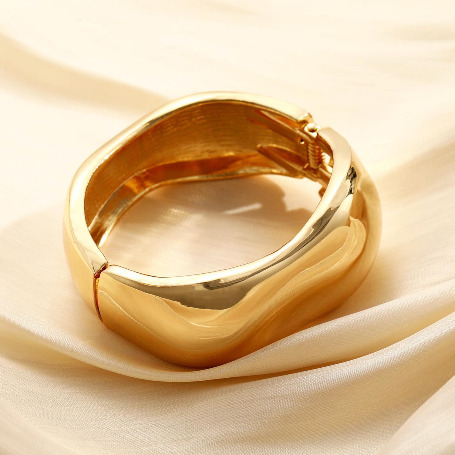 Joyas transfronterizas geométricas personales exageradas pulseras de diseño ancho irregular sensación de nuevo brazalete de mujer