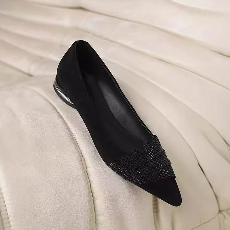 2026 primavera nuevos zapatos franceses superficiales de un solo estilo, temperamento de diamante francés, temperamento punzante, zapatos de tacón negro universal