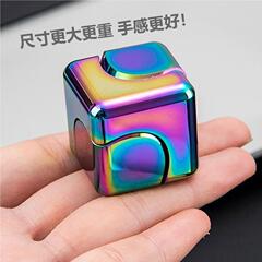 源头厂家旋转七彩金属陀螺四方炫彩陀螺EDC解压玩具指尖陀螺魔方