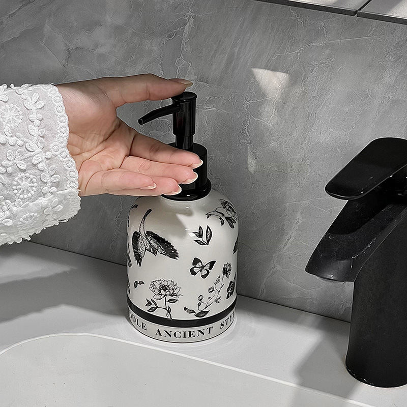 Botella de cerámica medieval botella de diseño flor y pájaro botella de loción de textura excelente botella de diseño de hotel residencial botella de desinfectante para manos