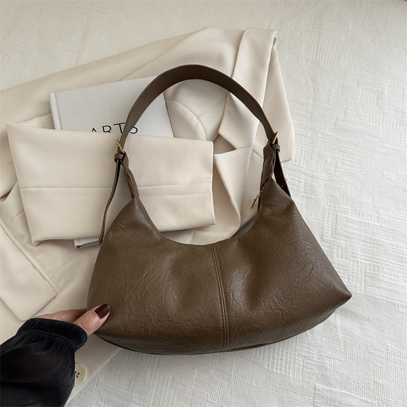 Nuevo diseño de nicho bolso de axila de piel de vaca otoño e invierno bolso de mensajero casual de un solo hombro bolso de baguette de moda para mujer