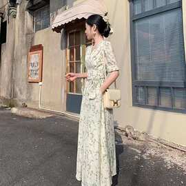 潮流洋气绿色连衣裙女2026年春夏季新款小个子小香风显瘦长款长裙