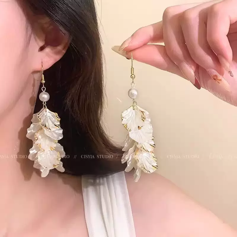 ins风花瓣流苏珍珠耳环高级感轻奢气质长款耳坠女法式优雅耳饰品