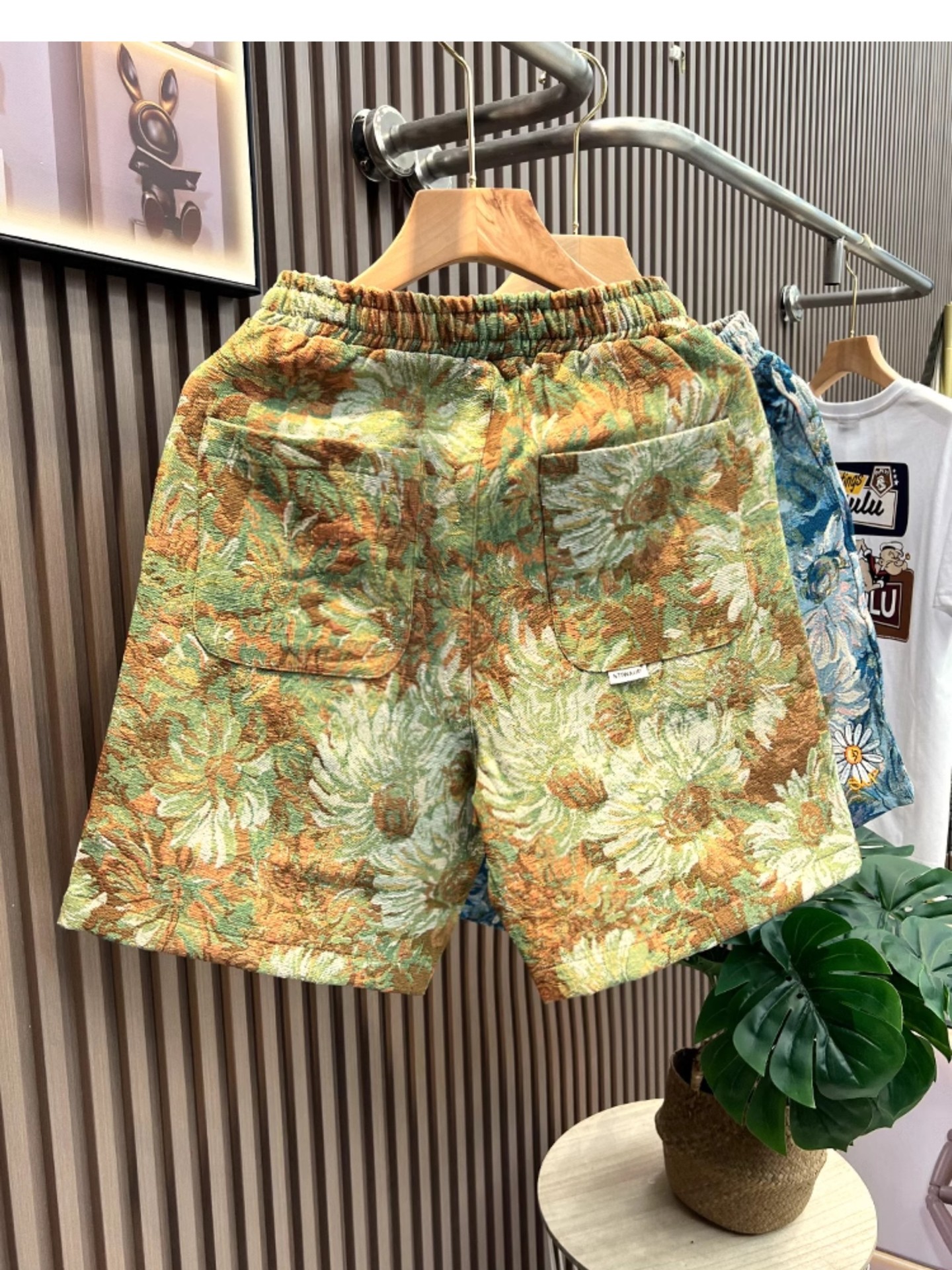 Retro Floral Print Shorts For Men Women, Loose Fit 5-Inch Casual Beach Shorts With All-Over Vintage Pattern, Lightweight Summer Streetwear_viptrois.com