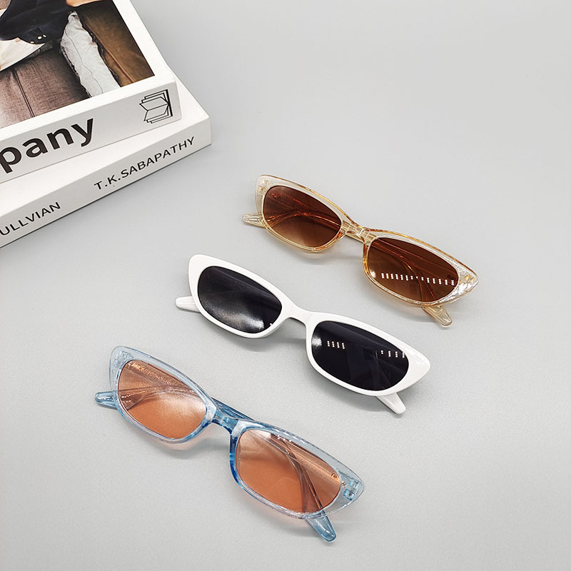 Korean Version Of Small Frame Cat Eyes Sunglasses display picture 3