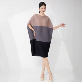 连衣裙;女式T恤;时尚休闲套装