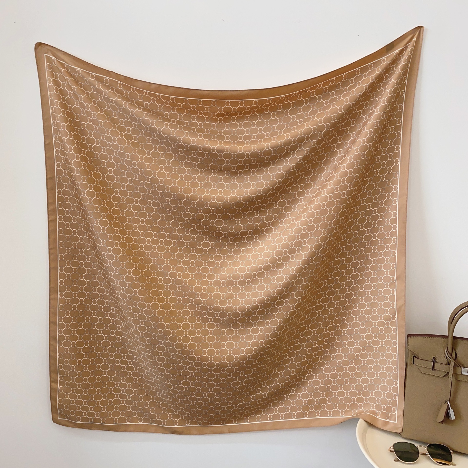 Pañuelo de seda cuadrado grande para mujer, nuevo estilo de primavera y otoño 2026, versátil con camisas, pañuelo elegante de alta gama 90x90 al por mayor.