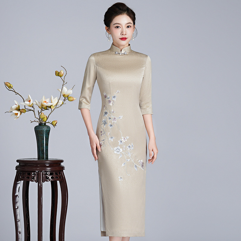 Champagne Embroidery 2023 New Spring and Summer Acetic Acid Cheongsam Young Mother's Wedding Dress for Mother-in-law Champagne Embroidery 2023 New Spring and Summer Acetic Acid Cheongsam Young Mother's Wedding Dress for Mother-in-law