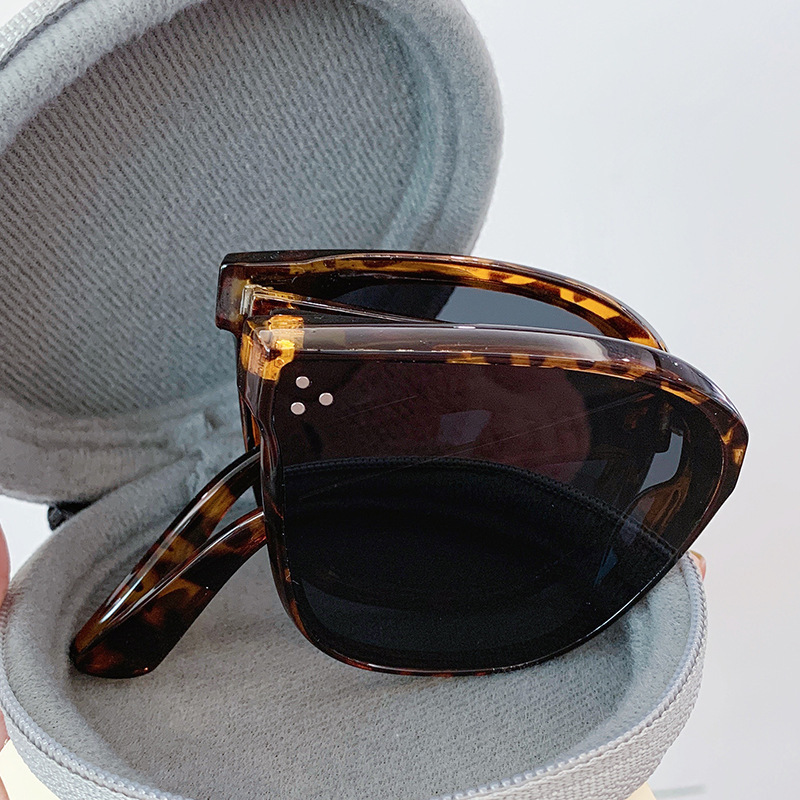 Neue Faltsonnenbrille Im Trendigen Stil Uv-schutz Unisex display picture 3