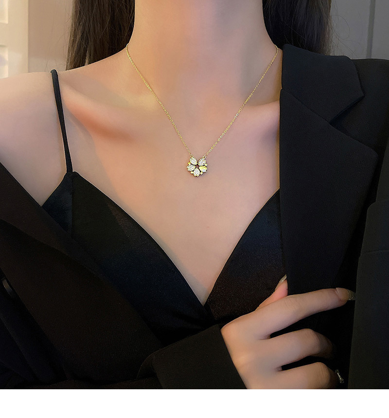 Fashion Flower Titanium Steel Plating Zircon Pendant Necklace 1 Piece