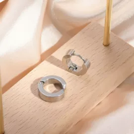 耳钉;耳环;耳夹