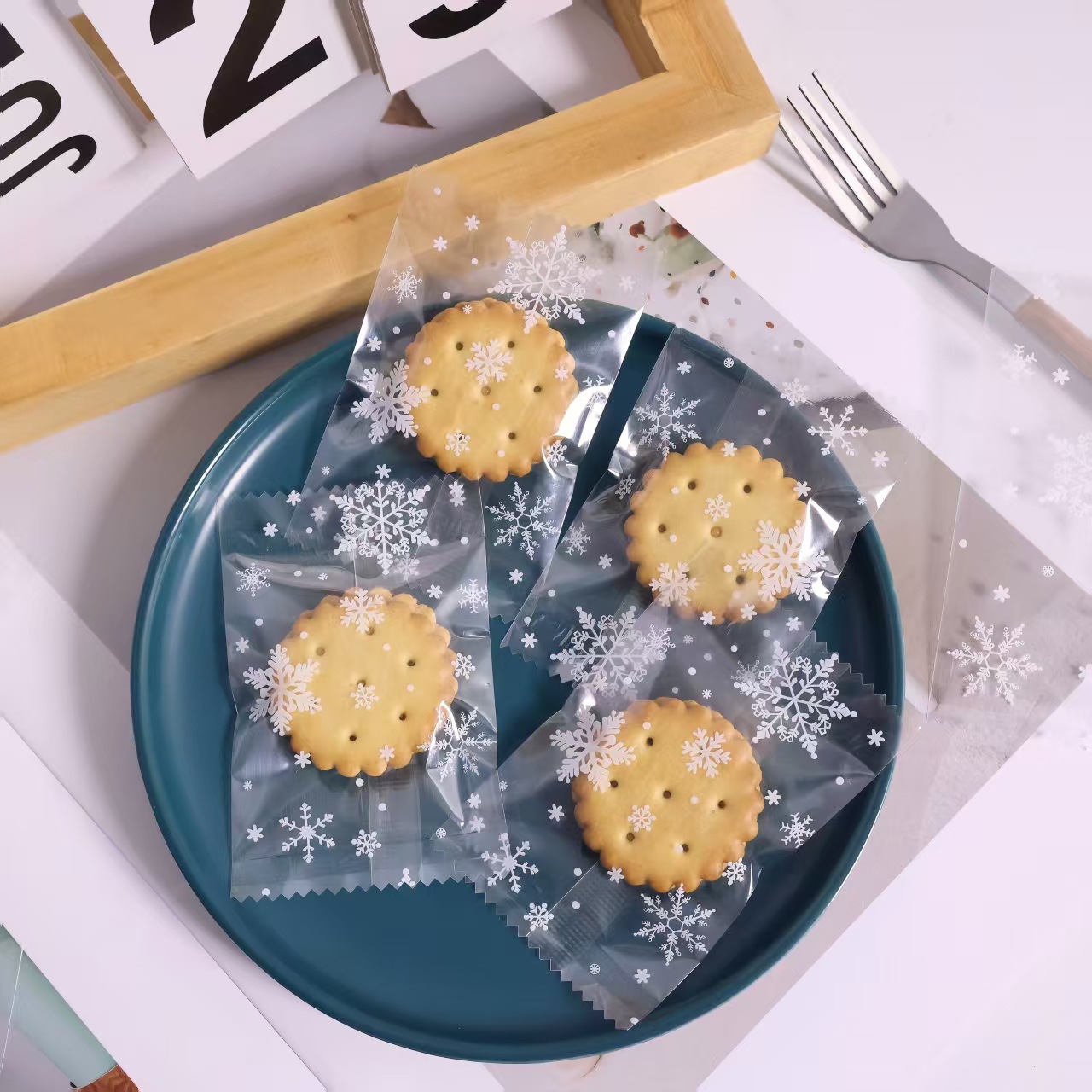 2025新款雪花酥包装袋曲奇牛轧饼干包装网红零食机封自封袋100个