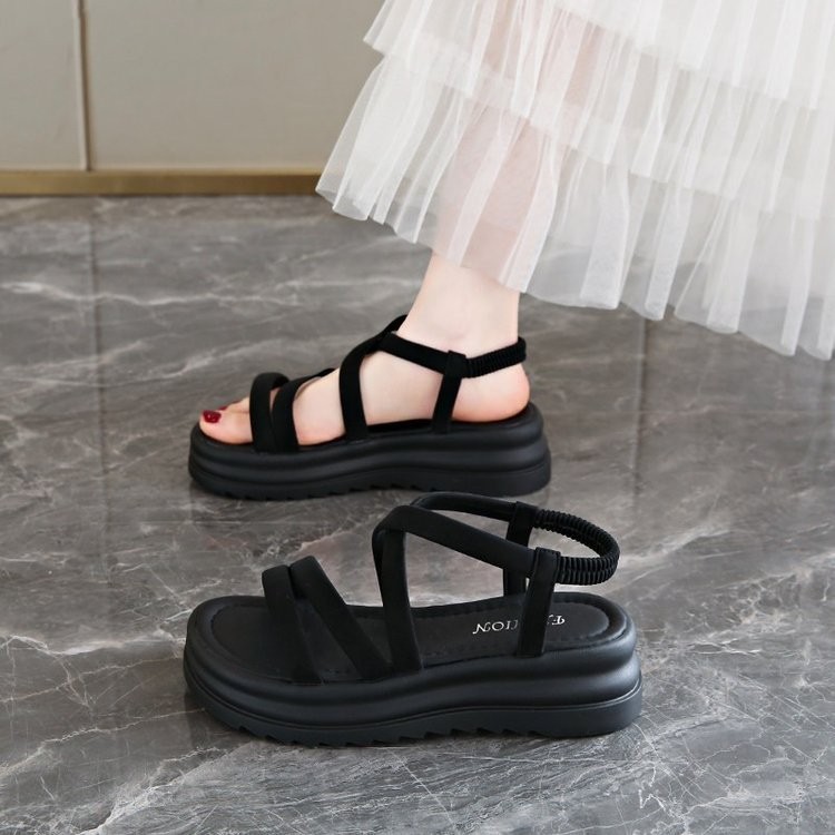 Sandalias romanas de suela gruesa francesa para mujeres verano 2025 nueva diosa superfuego moda versátil zapatos de playa coreanos