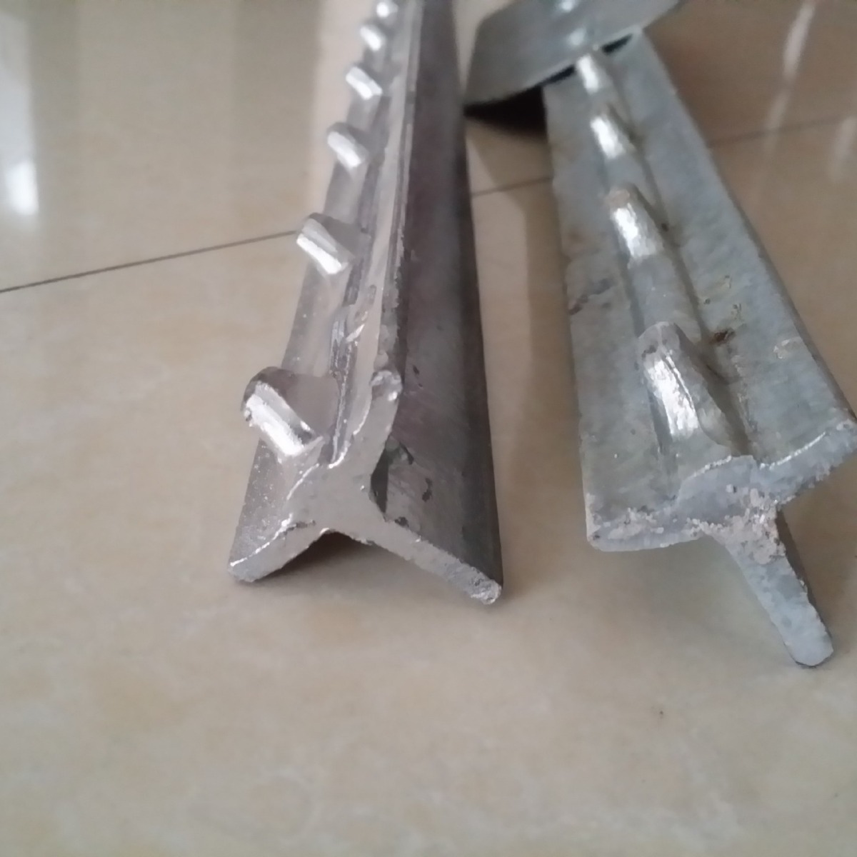 0.85磅/英尺--- 1.33磅/英尺 葡萄园钢桩