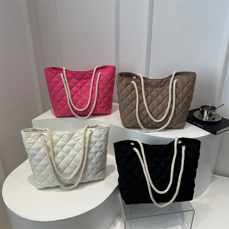Bolsa de algodón de invierno para mujeres 2024 nueva bolsa de lona de gran capacidad bordada de diamante simple de viaje de hombro