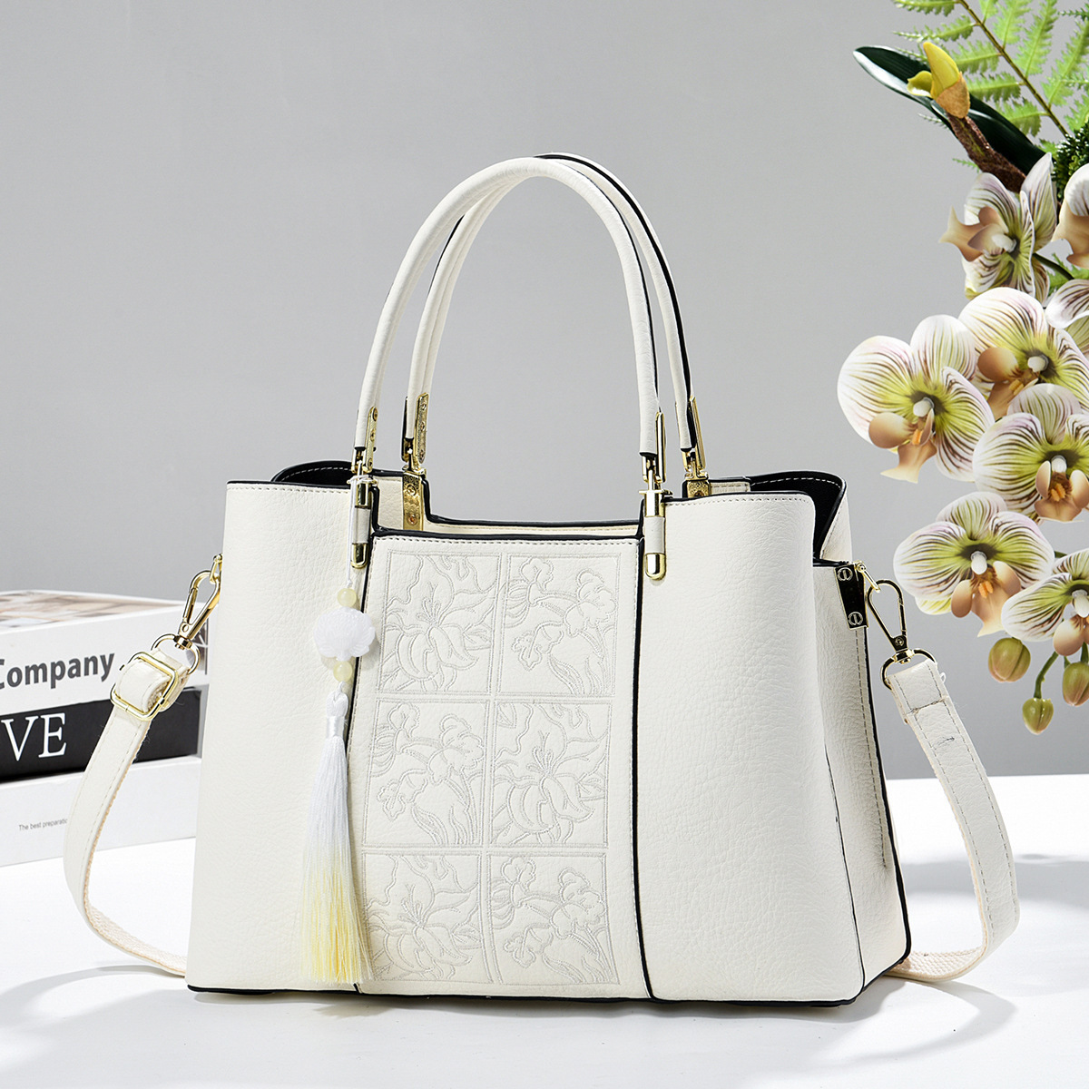 2026 nuevo estilo nacional flores bordadas bolsas de regalo del Día de la Madre bolsas de mano de gran capacidad en stock