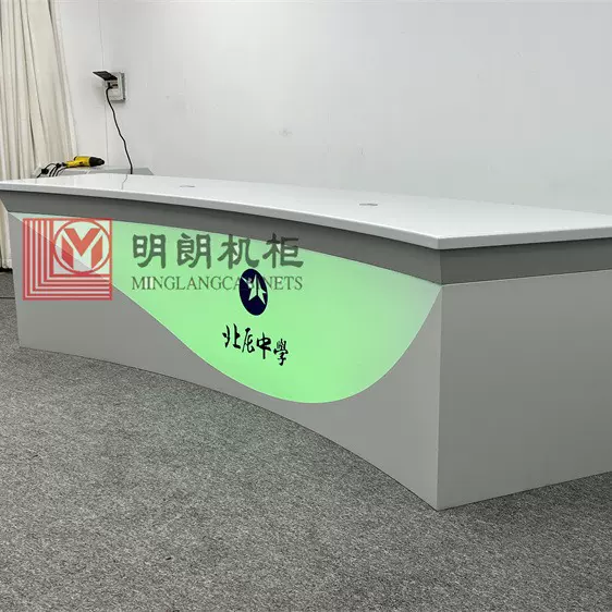 播音桌演播室演播桌弧形直播桌电视台导播桌主持人新闻访谈桌定制