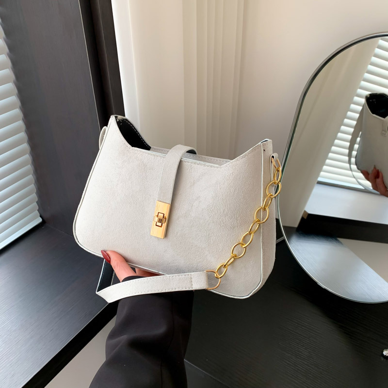 Bolso de nicho coreano para mujeres 2024 nuevo estilo de alta sensación bolso de brazo portátil personalidad bolso de hombro de moda