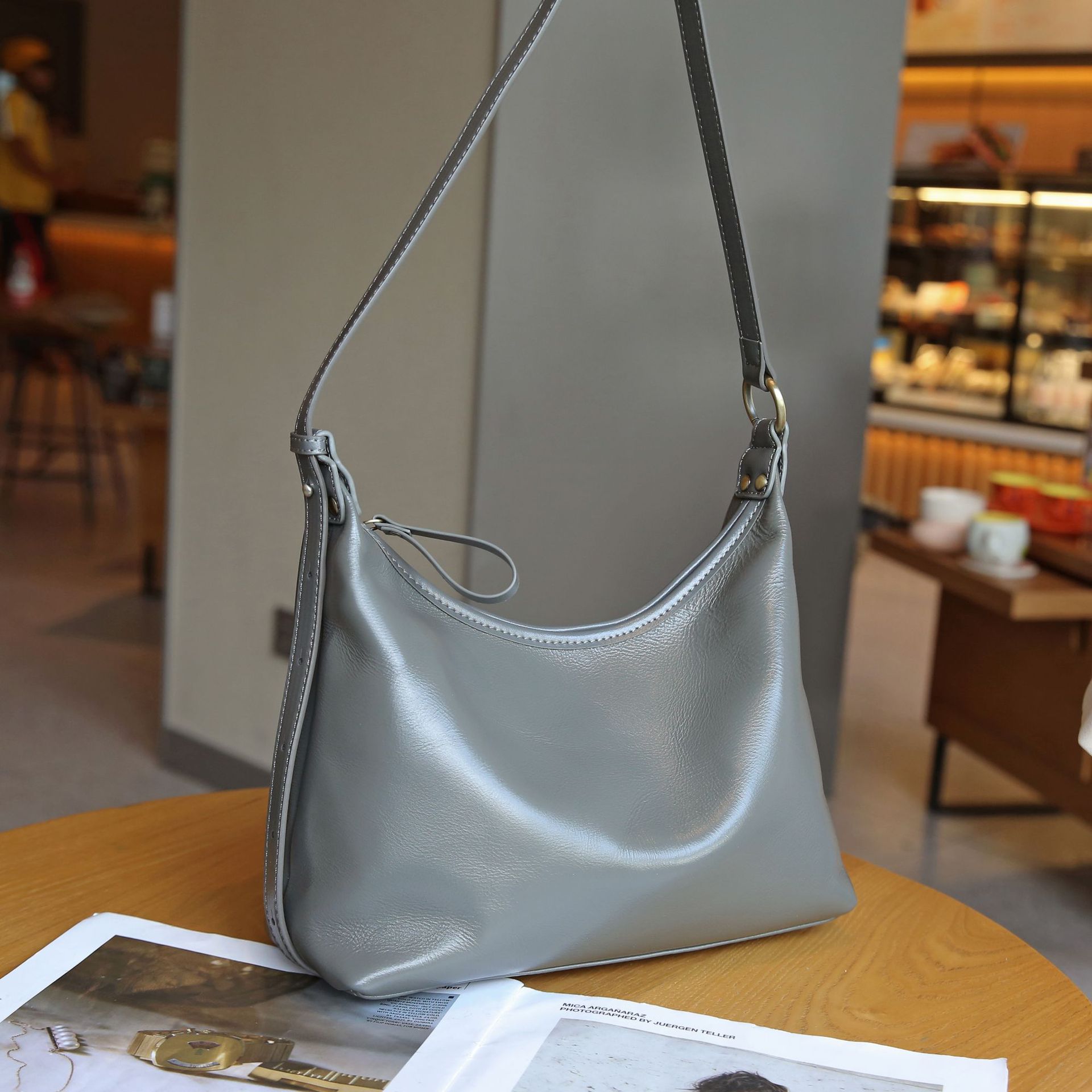 植なめしの層の牛革の小さい大衆の百合の女性のカバンの肩の斜めのショルダーのカバンのシンプルな女性のカバンのファスナーのギョーザの包みの貝殻のカバン