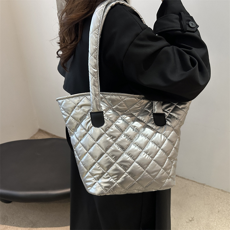 Bolsa de mujer, nueva bolsa de brazo, textura extranjera, bolsa de viaje, bolsa de gran capacidad, invierno 2024 nueva mujer