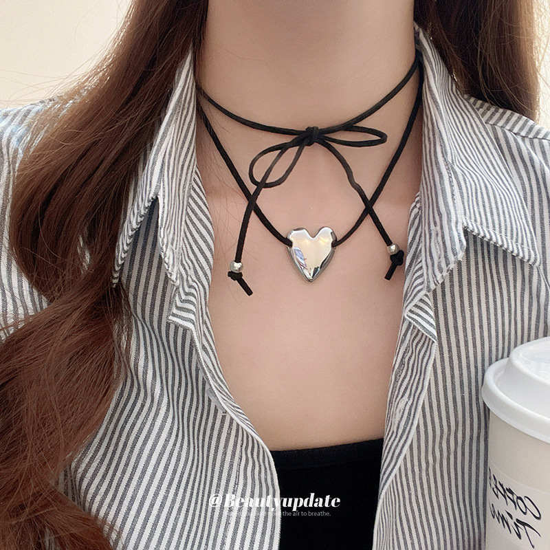 Nuevo producto Pliegues exagerados Amor Collar colgante Mujer Estilo dulce y fresco Cadena de clavícula de todo fósforo Lujo ligero Joyería de alta calidad al por mayor